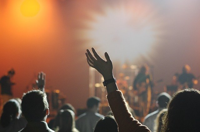 youth group worshipping